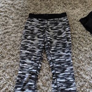 Black and white nike leggings